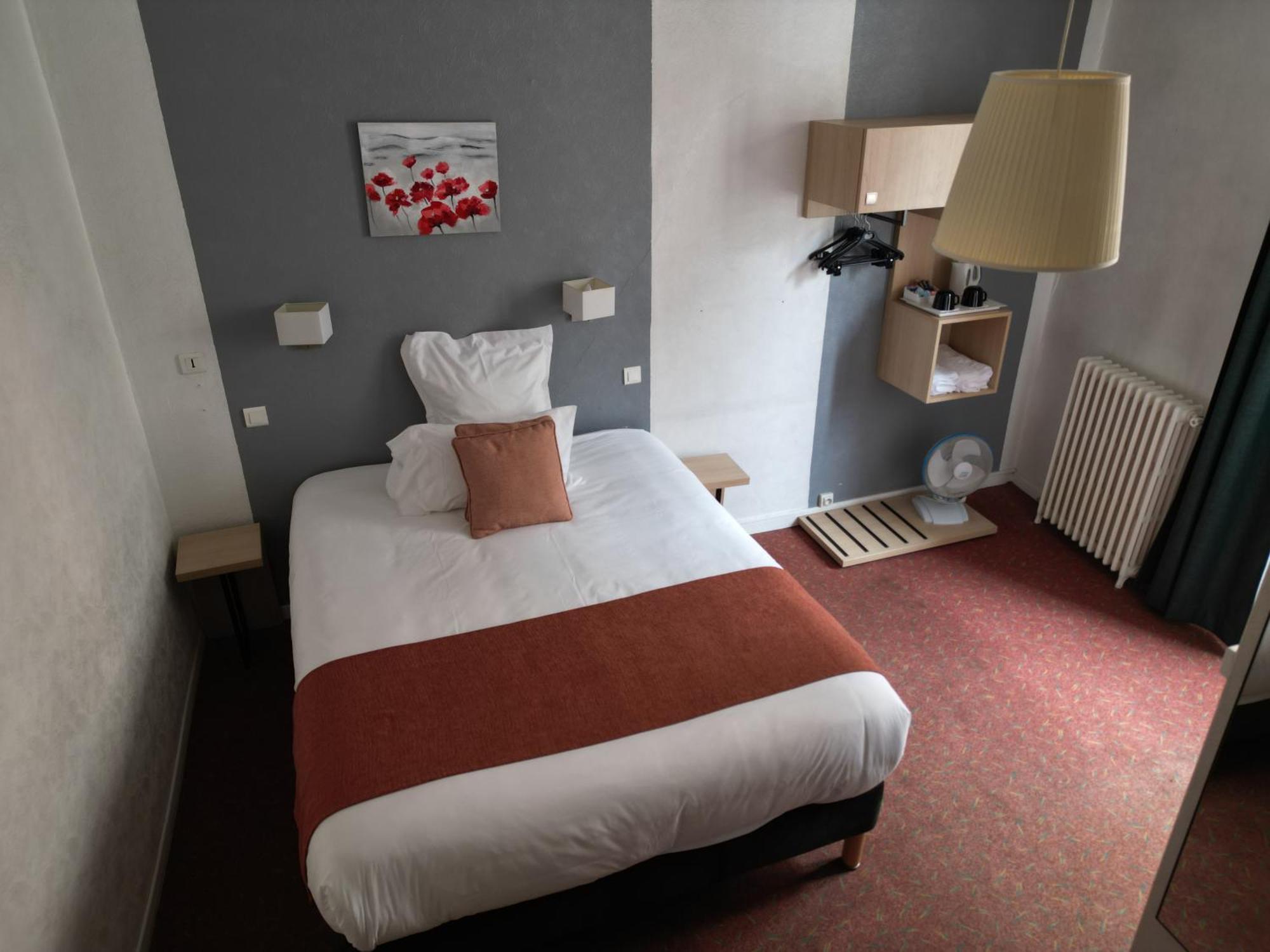 Contact Hotel Les Platanes Villeneuve Sur Lot Centre Eksteriør billede