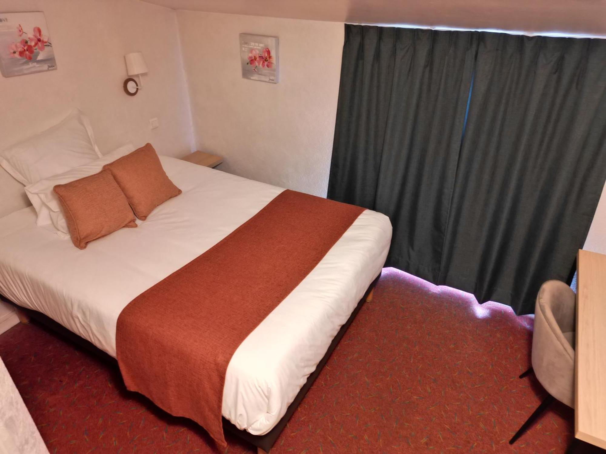 Contact Hotel Les Platanes Villeneuve Sur Lot Centre Eksteriør billede
