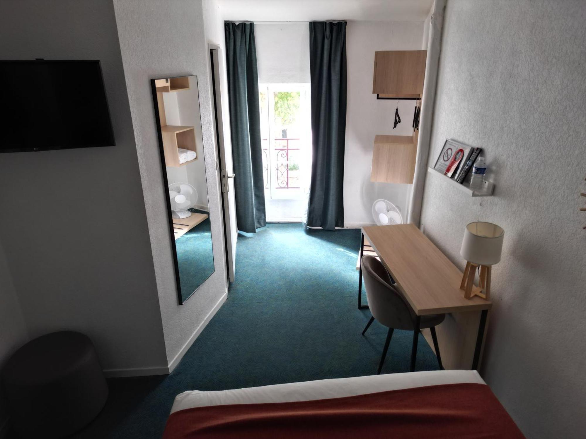 Contact Hotel Les Platanes Villeneuve Sur Lot Centre Eksteriør billede