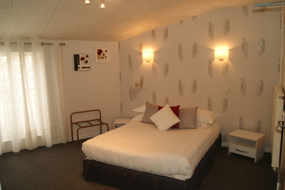 Contact Hotel Les Platanes Villeneuve Sur Lot Centre Eksteriør billede