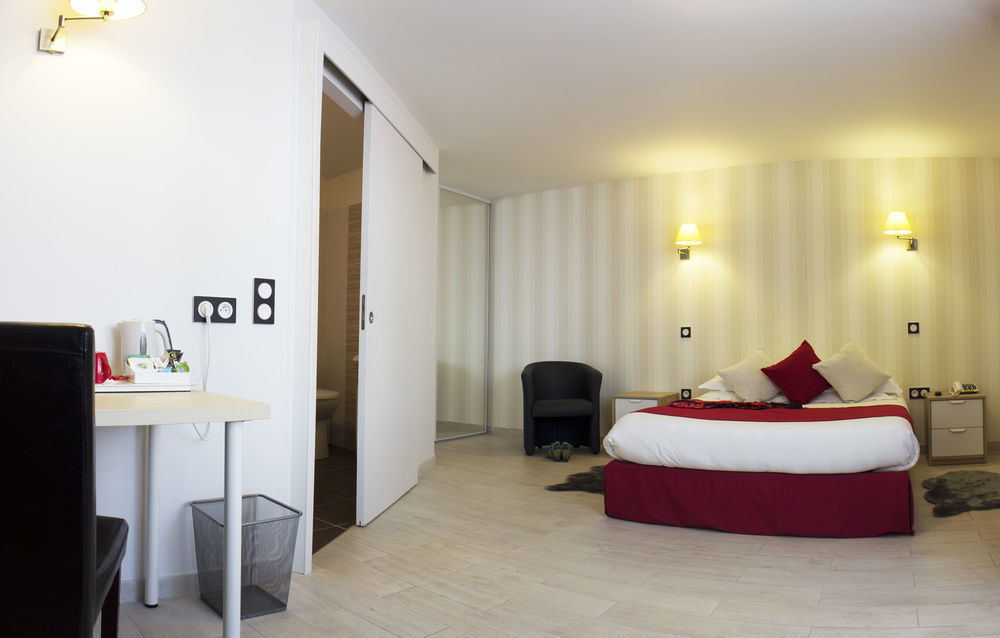 Contact Hotel Les Platanes Villeneuve Sur Lot Centre Eksteriør billede
